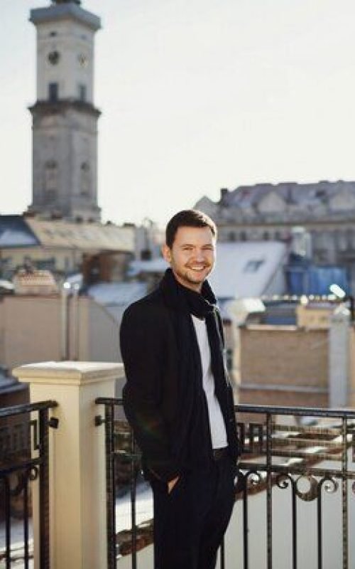 handsome-man-standing-terrace-with-beautiful-views_1304-4627 handsome-man-standing-terrace-with-beautiful-views_1304-4627